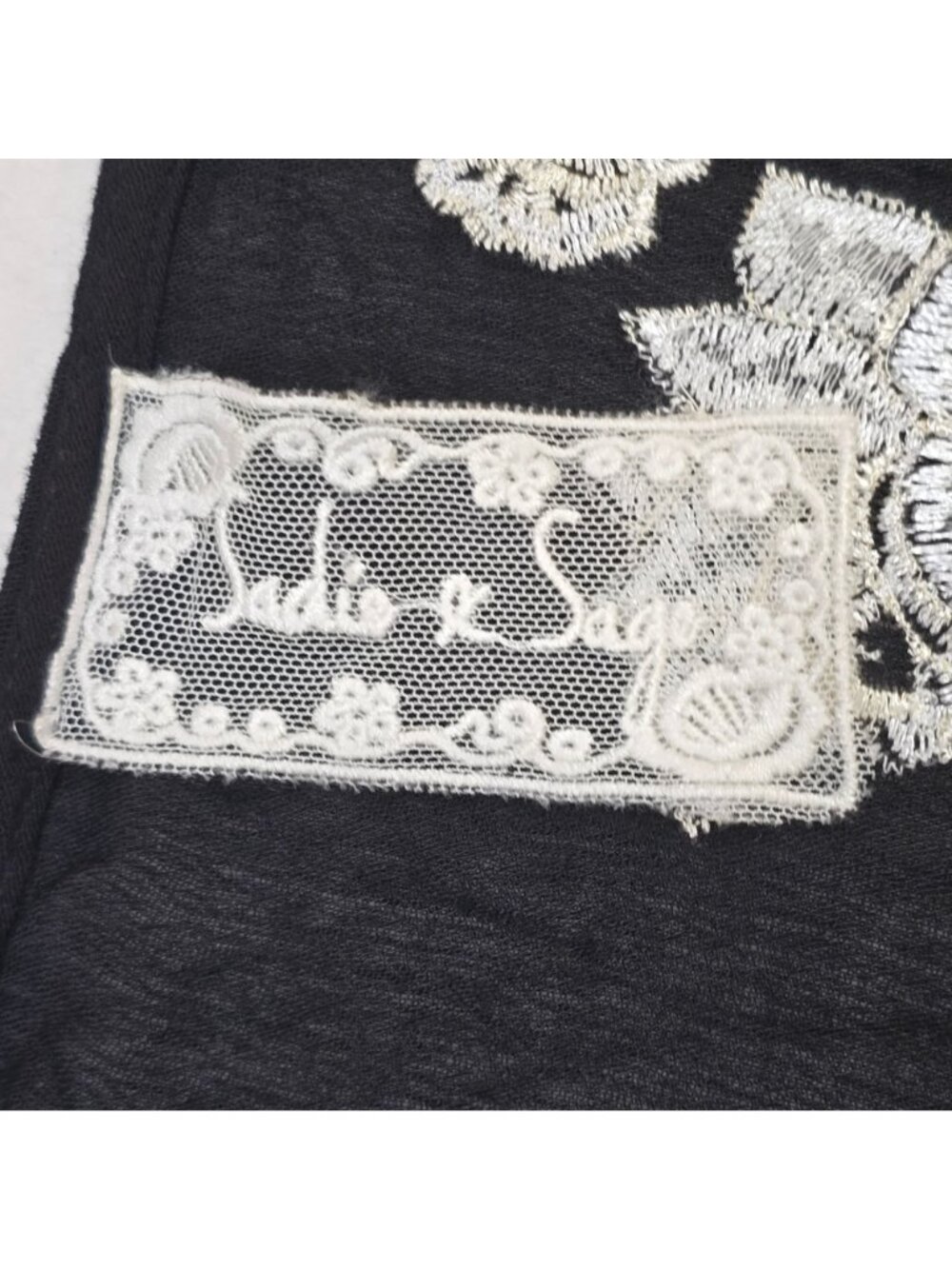 Sadie & Sage Medium Embroidered Black Floral Romper Short Sleeve Boho - Picture 2 of 4